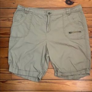 Khaki shorts size 20W